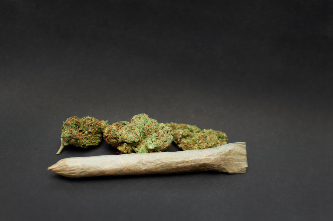 How to roll a blunt without wraps: step-by-step and quick tips