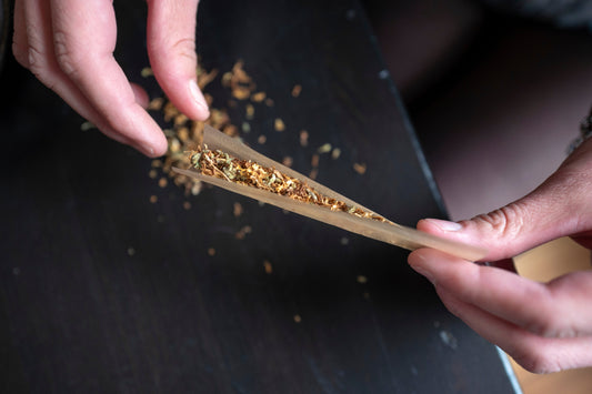 How to Roll a Blunt with a Filter Tip (Easy Steps)