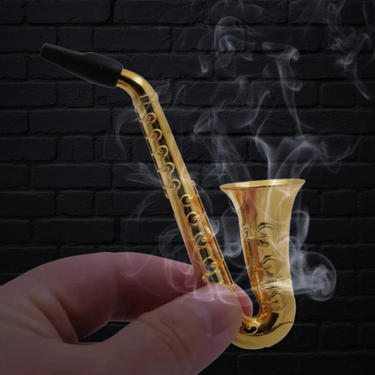 Curved mouthpiece on a saxophone-style one-hitter pipe